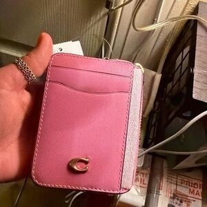 Coach Essential Chain
Card Case Brass/Fuschia† Pink Card Holder with Gold Logo